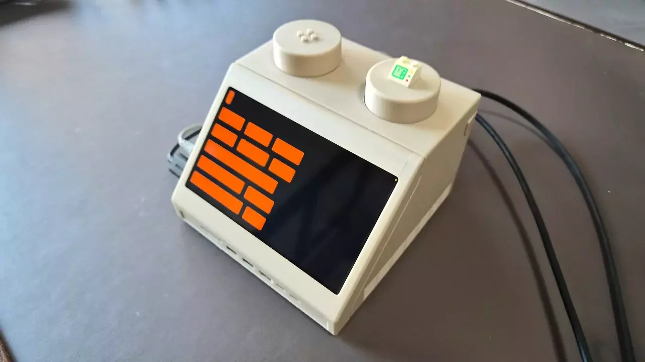 [09/03/2026] Ein Lego-Stein wird zum funktionierenden PC-Gehäuse.