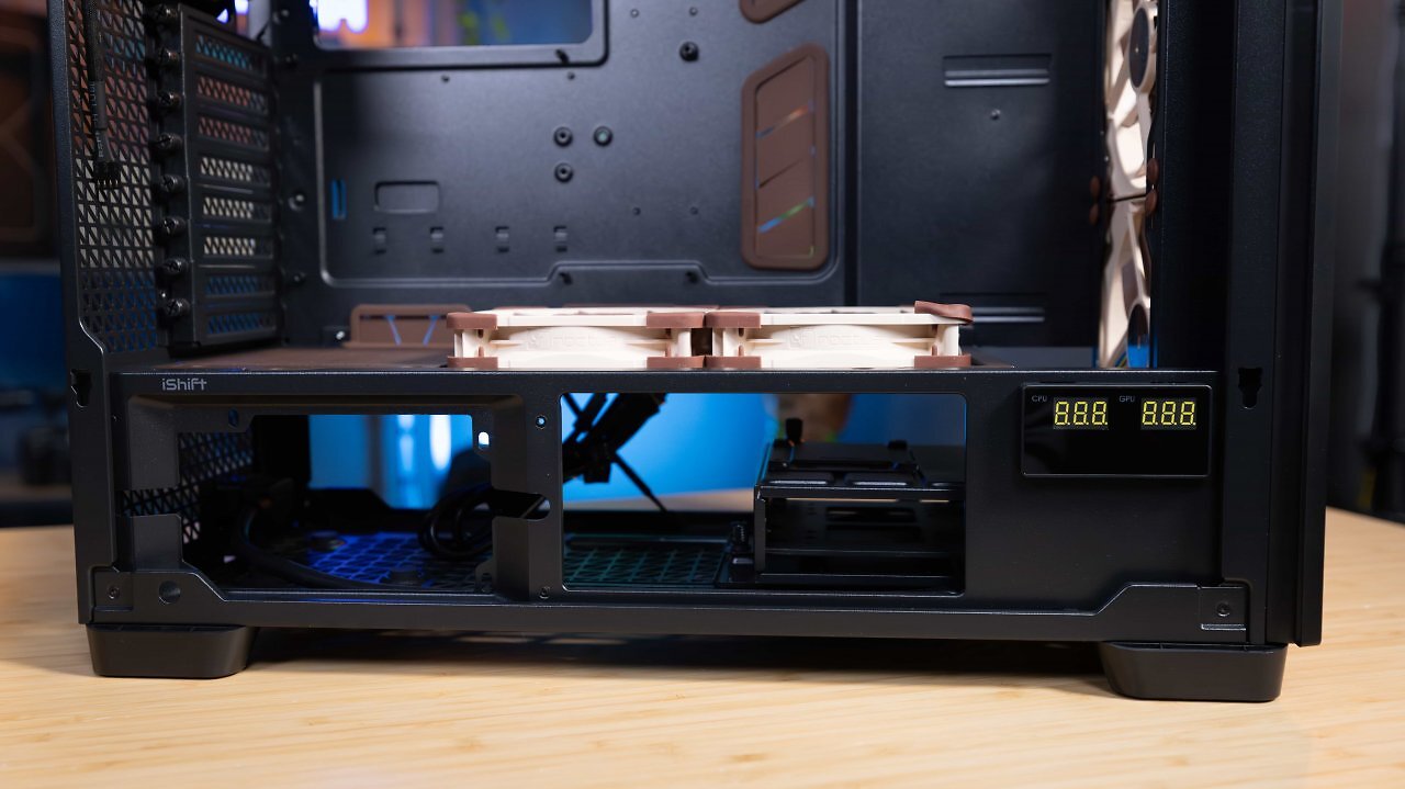 [15/03/2026] Das Antec Flux Pro bietet eine Menge Platz für Netzteil und überflüssige Kabel.