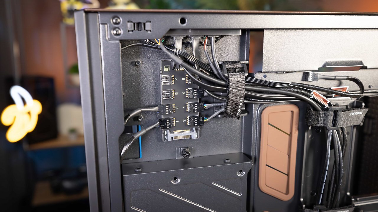 [15/03/2026] Mitgeliefert wird ein passender PWM-Hub von Noctua.