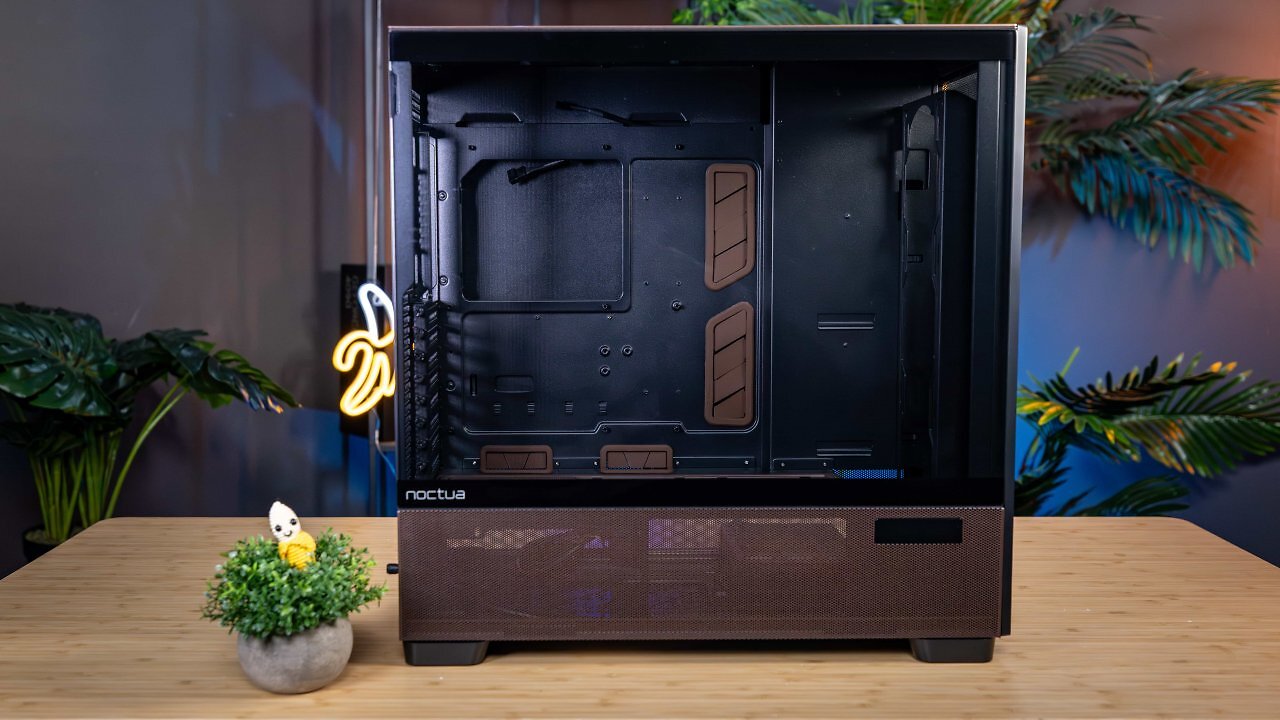 [15/03/2026] Das Antec Flux Pro liefert eine Menge Platz für verschiedenste Hardware.