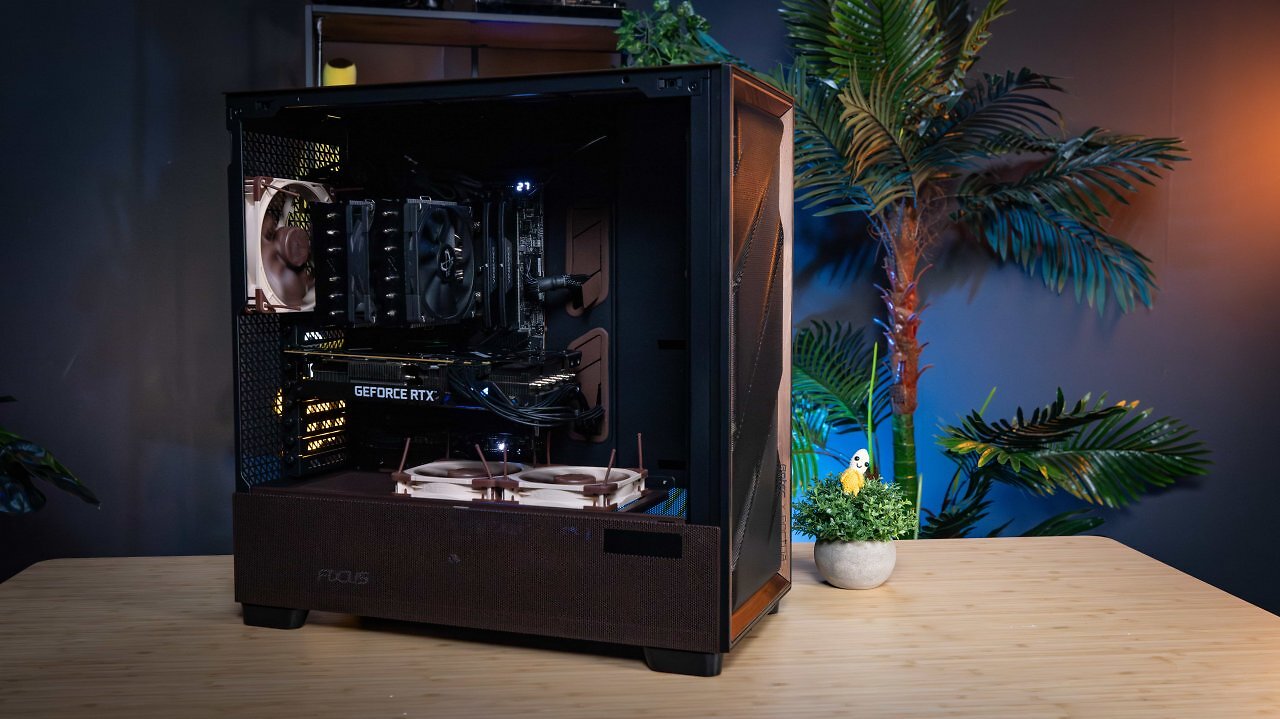 [15/03/2026] Bei der Noctua Edition zum Antec Flux Pro handelt es sich um das ursprüngliche Gehäuse mit optischer Überarbeitung und beigelegtem Noctua-Zusatz.