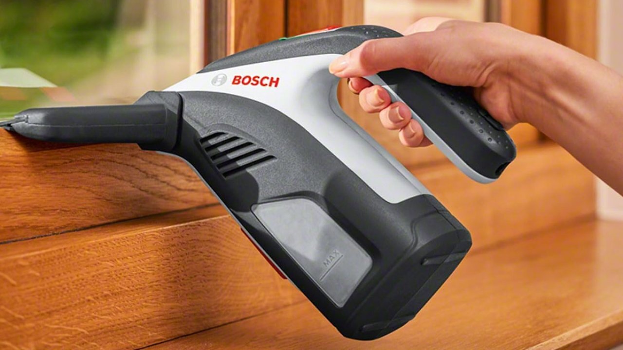 Amazon-Hit zum Bestpreis: Bosch Akku-Fenstersauger mit Zubehör kostet gerade keine 50 Euro
