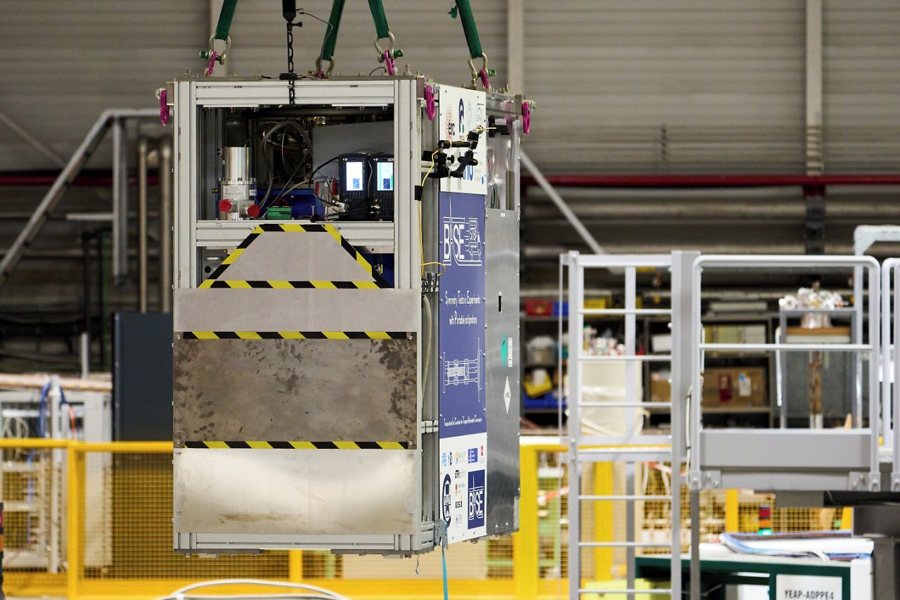 [28/03/2026] Der vom CERN eingesetzte Transportbehälter.