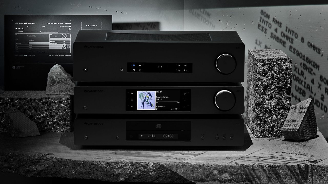 [25/03/2026] Cambridge Audio bringt den Netzwerkplayer CXN100SE mit HDMI-eARC und legt Verstärker CXA81 Mk II sowie CD-Laufwerk CXC in der Sonderfarbe Mattschwarz als CX Black Serie 2 auf.