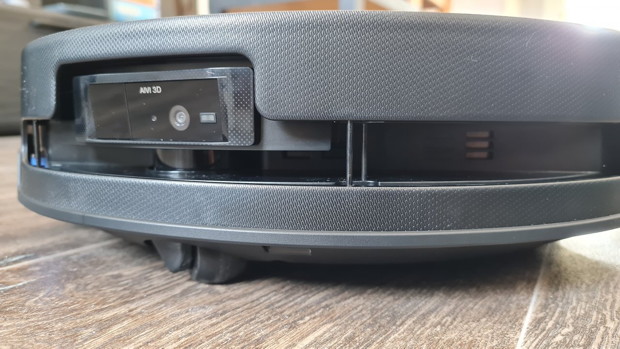 Der Ecovacs T90 PRO OMNI von vorne.