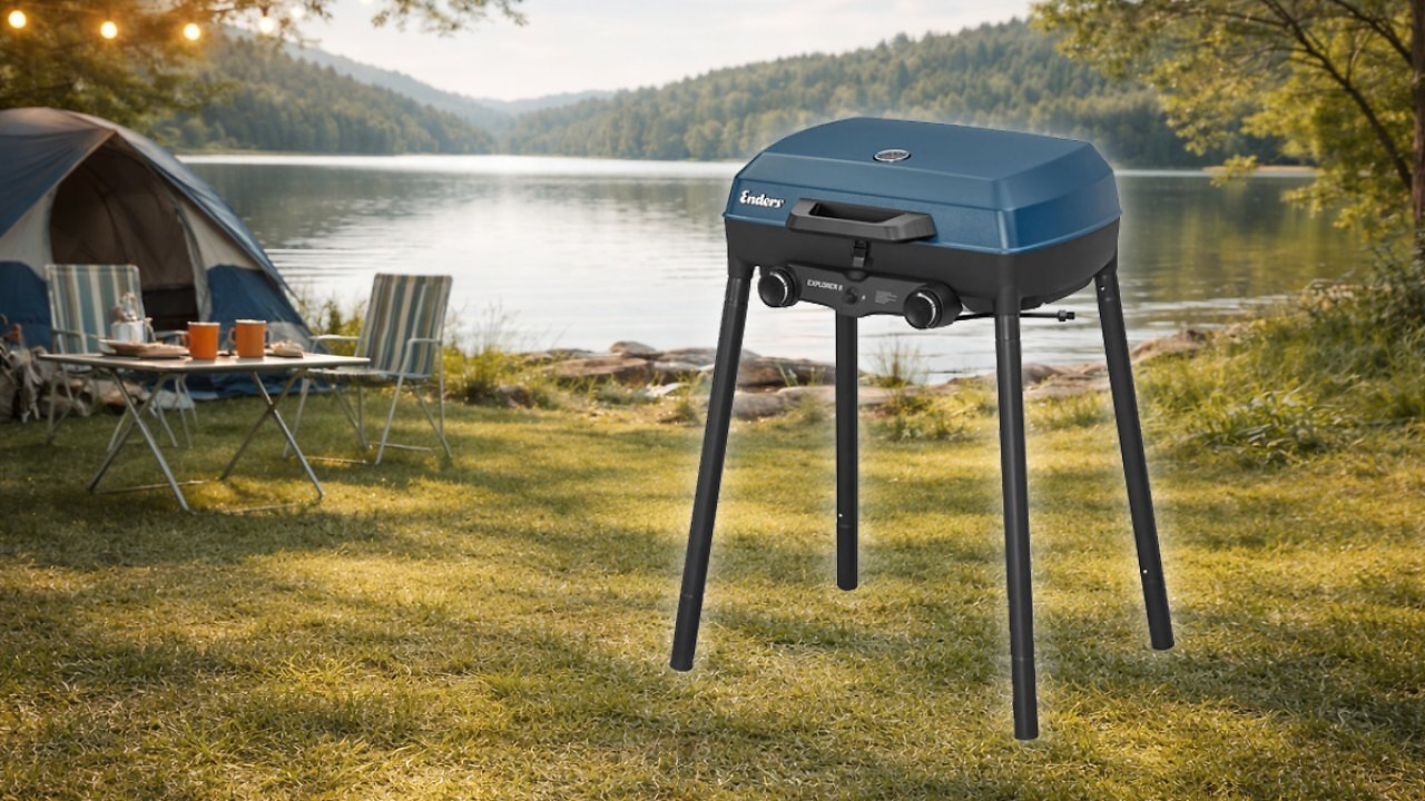 [23/03/2026] Enders Camping Gasgrill Explorer II, Grill-Thermometer, Grillen-, Kochen-, Backen Funktion, 2 Brenner Edelstahl, kleiner Balkon-Picknick-Grill, Aluguss-Grillwanne #2104, Blau Amazon Angebot
