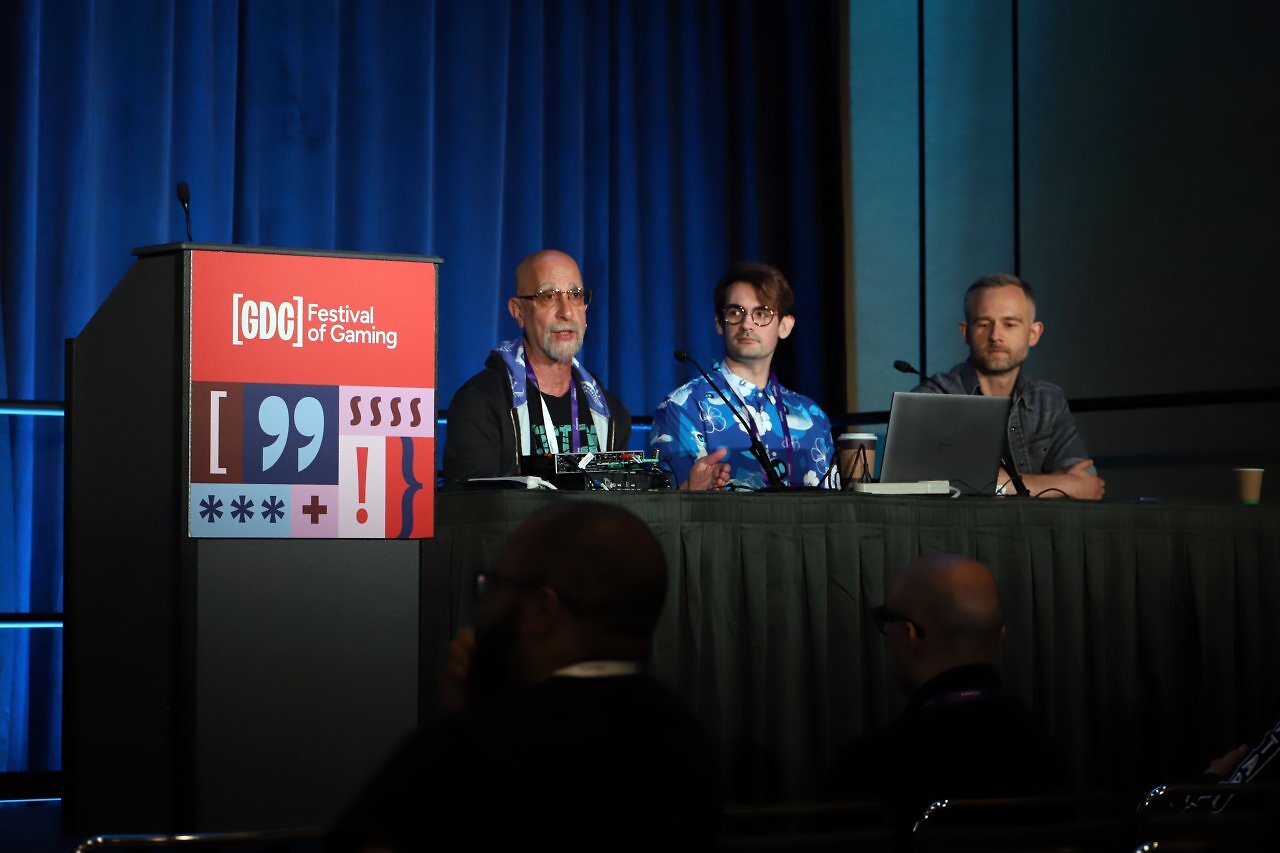 [27/03/2026] Tauschten auf der GDC 2026 ihre Erfahrungen zur Spielebewahrung aus: Larry Kuperman (Nightdive Studios), Garrett Fredley (Playstation Studios) und Marcin Paczynski (GOG).