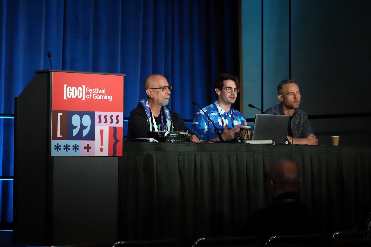 [27/03/2026] Tauschten auf der GDC 2026 ihre Erfahrungen zur Spielebewahrung aus: Larry Kuperman (Nightdive Studios), Garrett Fredley (PlayStation Studios) und Marcin Paczynski (GOG).