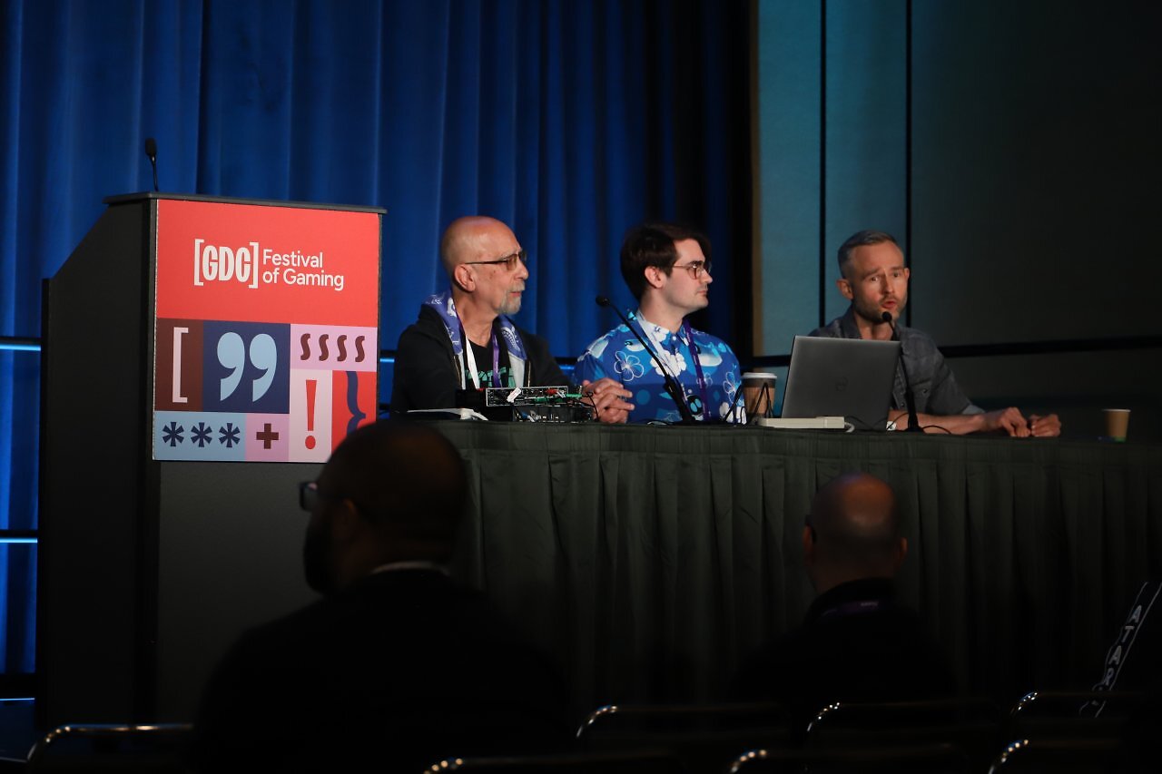 [27/03/2026] Tauschten auf der GDC 2026 ihre Erfahrungen zur Spielebewahrung aus: Larry Kuperman (Nightdive Studios), Garrett Fredley (PlayStation Studios) und Marcin Paczynski (GOG).