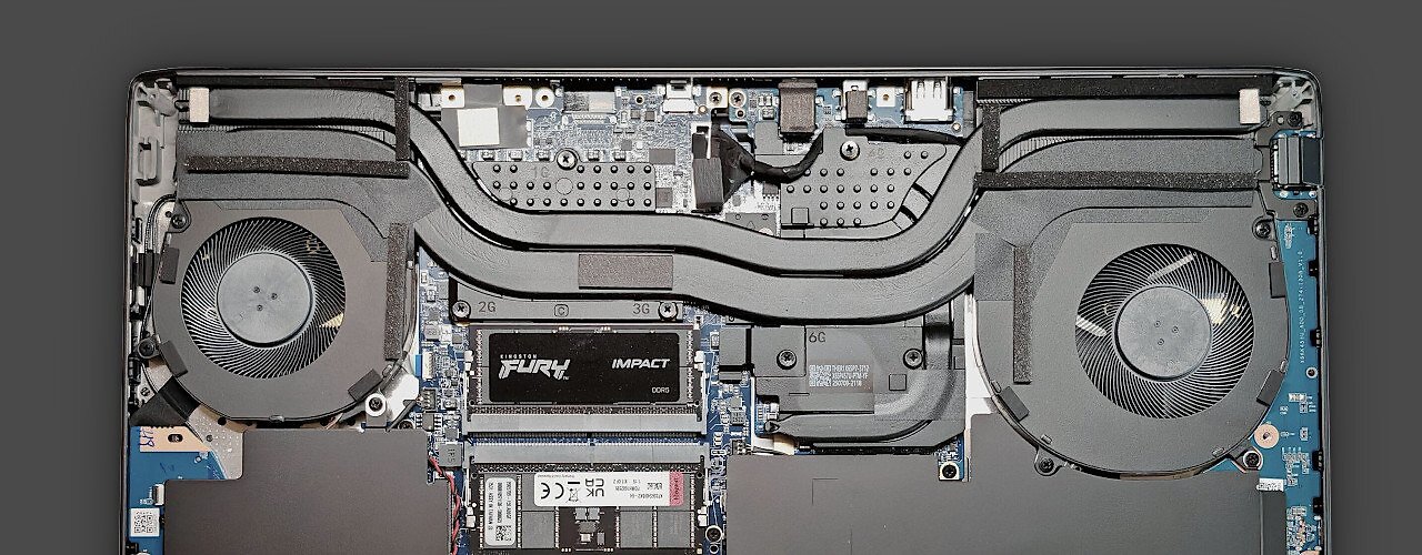 [08/03/2026] Die Kühlung erfolgt über zwei 80-mm-Lüfter. Außerdem sind alle SSDs und RAM-Riegel auf dem Mainboard zugänglich.