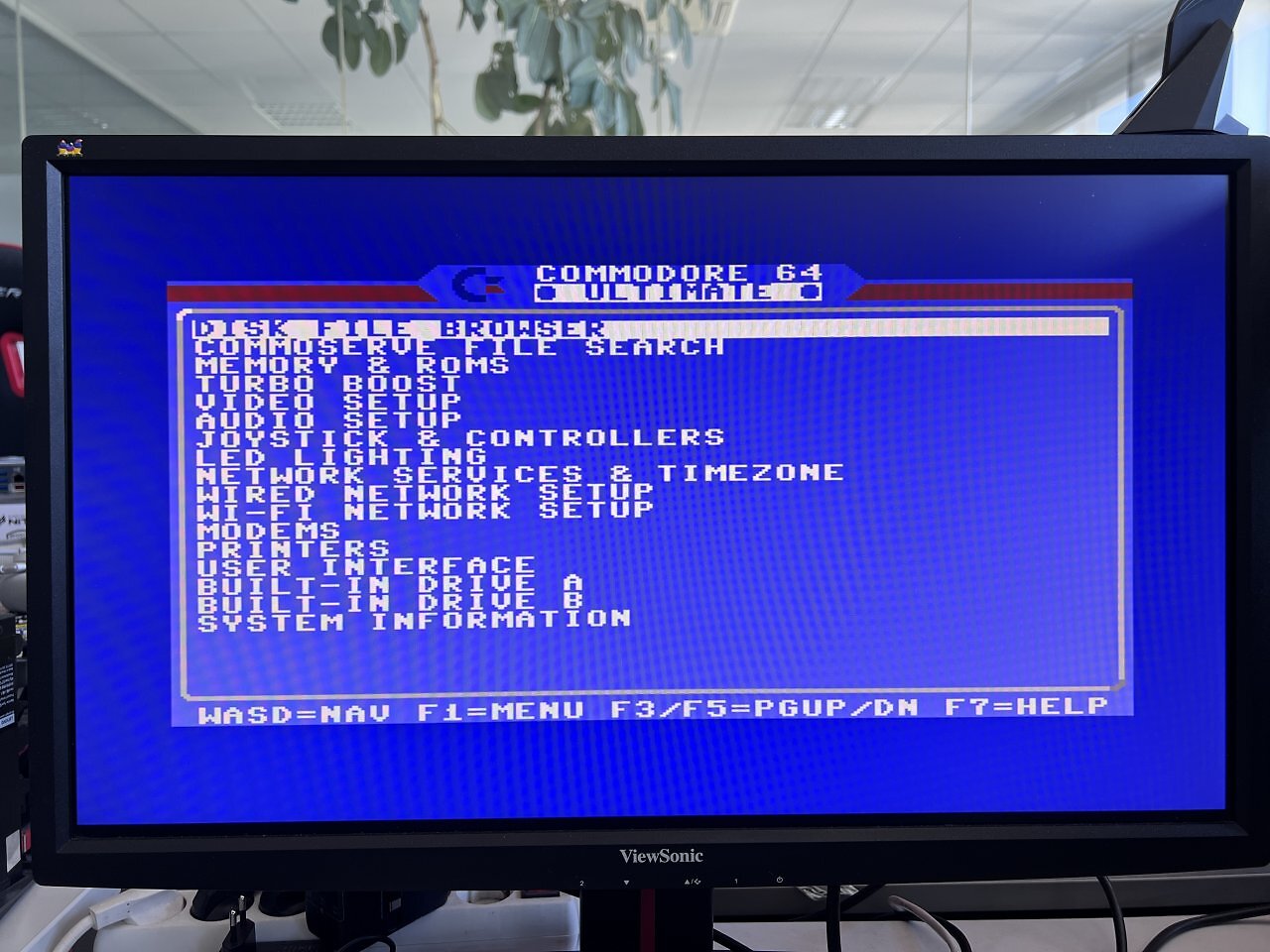 [22/04/2026] Das Ultimate-Menü, das sich optisch an der originalen C64-Oberfläche orientiert, ist die erste Anlaufstelle, wenn Sie Hardware-Einstellungen ändern, Dateien verwalten und die Performance optimieren wollen.