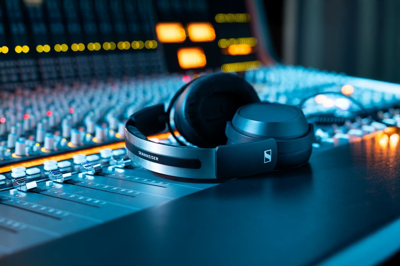 [23/04/2026] Nach den offenen HD 490 Pro bringt Sennheiser nun die geschlossenen HD-480-Pro-Studiokopfhörer für 400 Euro auf den Markt. (6)