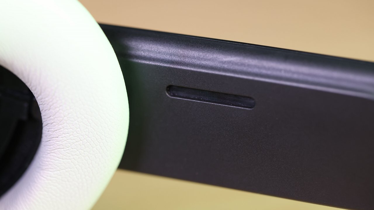 Die Pimax Dream Air auf einem Holztisch