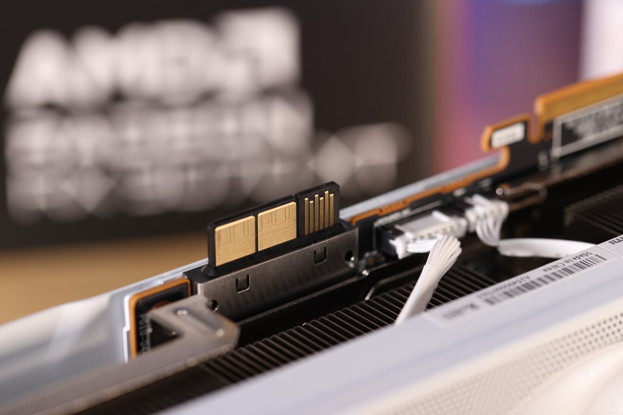 [27/04/2026] Sapphire Nitro+ RX 9070 XT & X870EA PhantomLink (16)