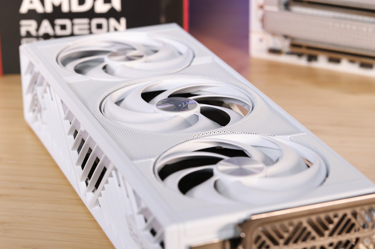 [27/04/2026] Sapphire Nitro+ RX 9070 XT & X870EA PhantomLink (20)