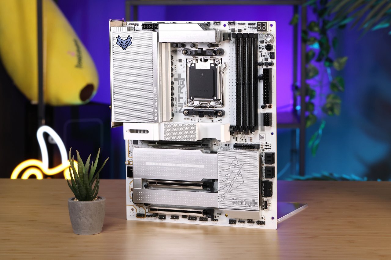 [27/04/2026] Sapphire Nitro+ RX 9070 XT & X870EA PhantomLink (1)