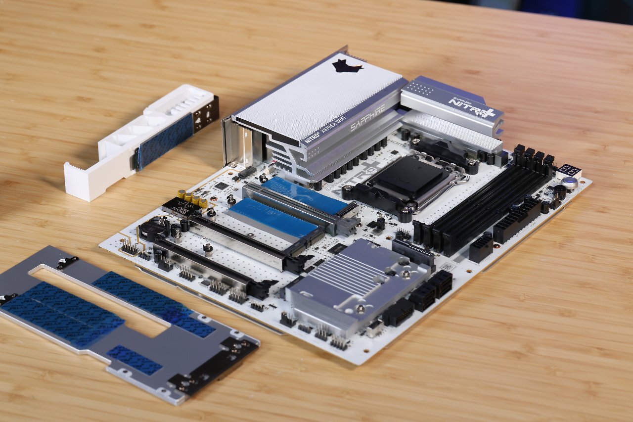 [27/04/2026] Sapphire Nitro+ RX 9070 XT & X870EA PhantomLink (6)