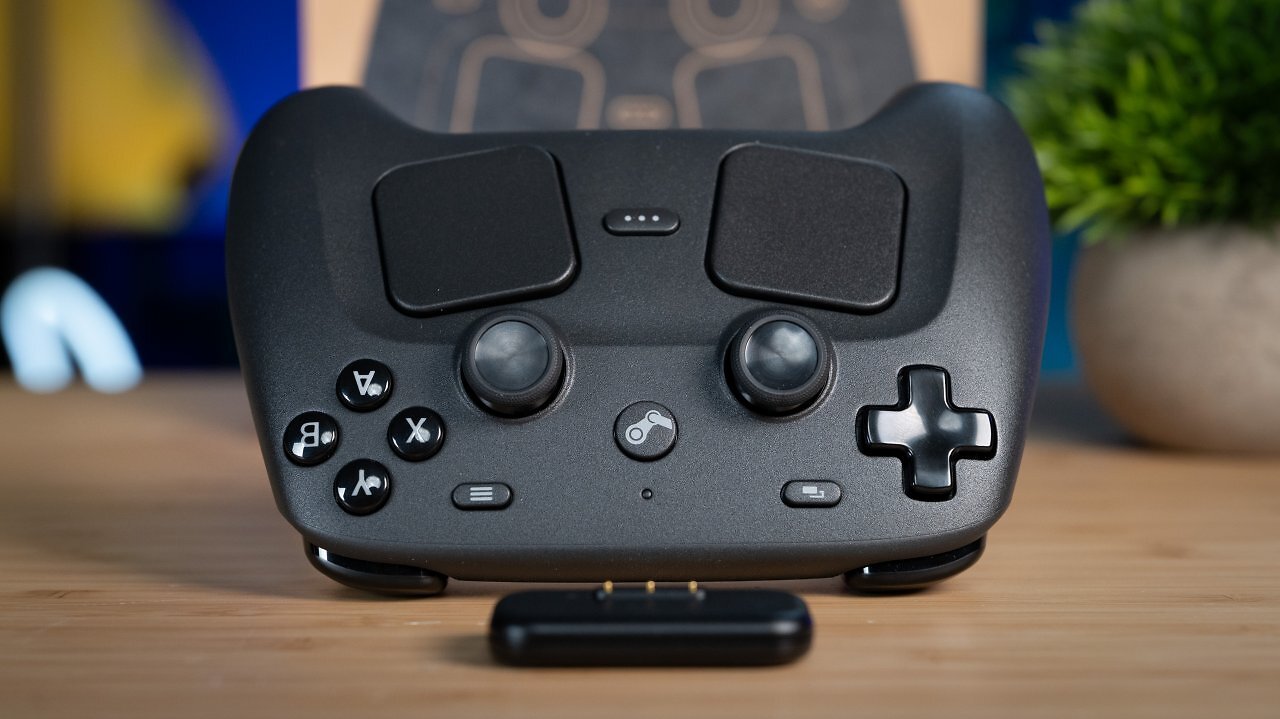 [24/04/2026] Die beiden 34,5 × 34,5 mm großen Touchpads sind ein Extra des Steam Controllers, das besonders eng auf Steam-Spiele abgestimmt sein soll.