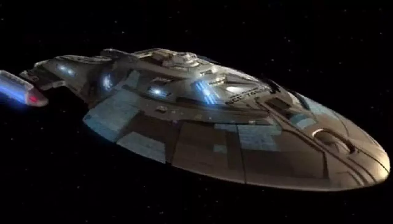 U.S.S. Voyager mit Technologie aus der Zukunft. Die Panzerung wird einfach so materialisiert.