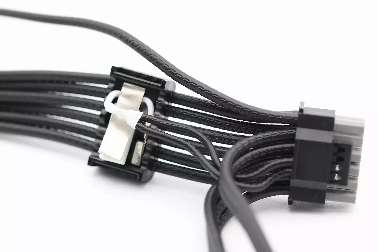 [13/05/2026] 12V-2×6-Kabel mit Temperaturschutz: Corsair will für unter 20 Euro Abhilfe schaffen
