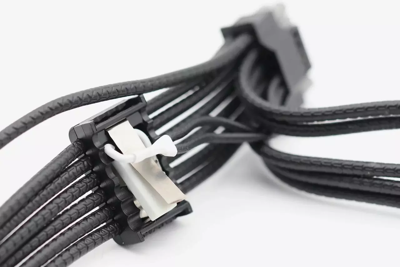 [13/05/2026] 12V-2×6-Kabel mit Temperaturschutz: Corsair will für unter 20 Euro Abhilfe schaffen
