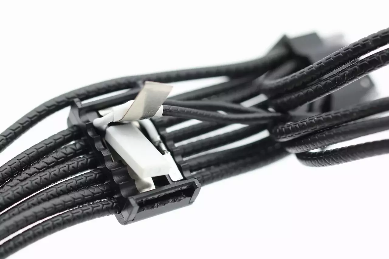 [13/05/2026] 12V-2×6-Kabel mit Temperaturschutz: Corsair will für unter 20 Euro Abhilfe schaffen