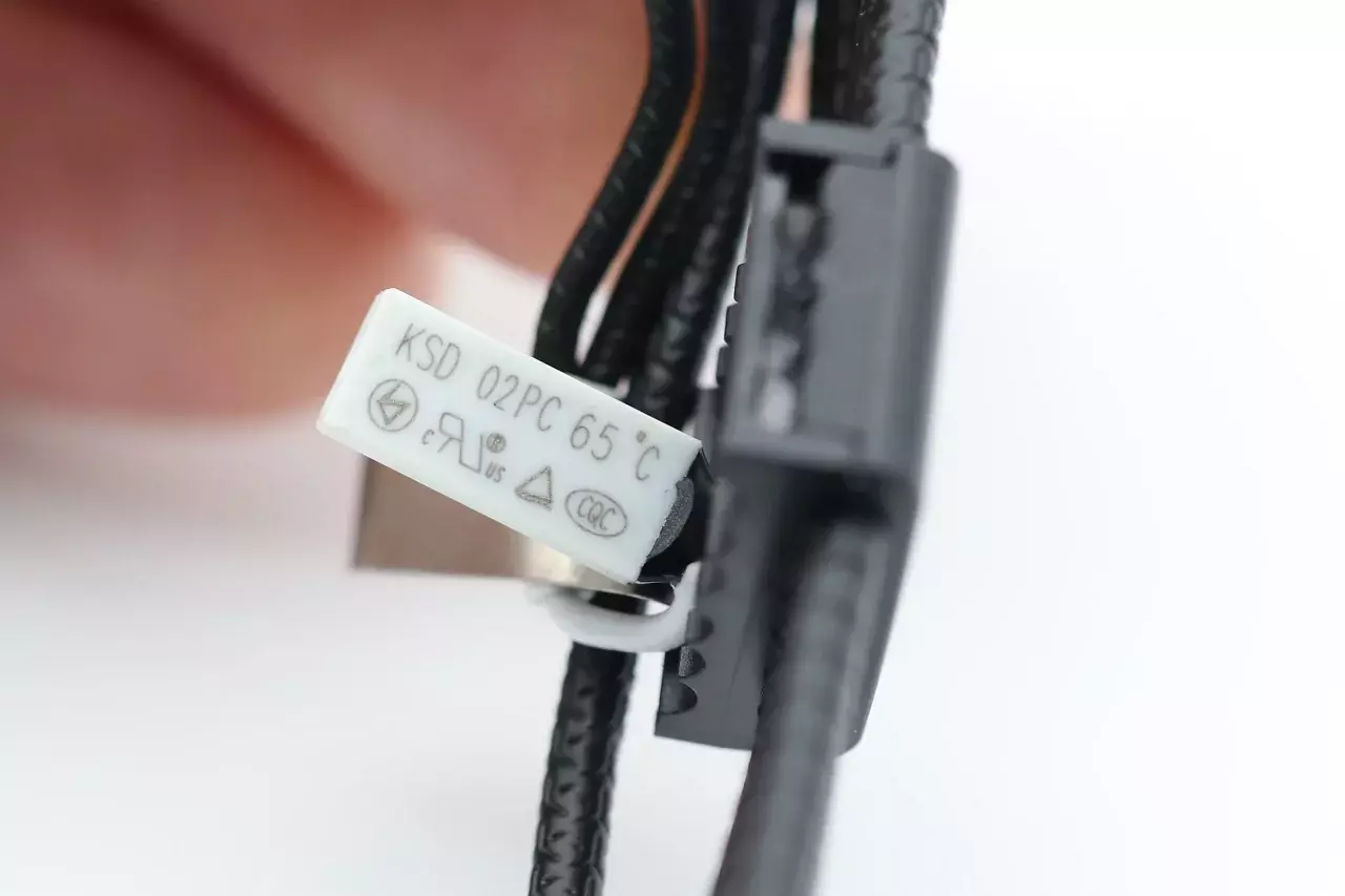 [13/05/2026] 12V-2×6-Kabel mit Temperaturschutz: Corsair will für unter 20 Euro Abhilfe schaffen
