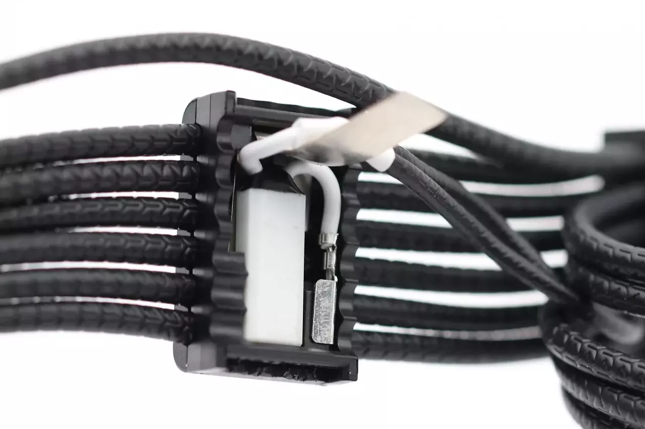 [13/05/2026] 12V-2×6-Kabel mit Temperaturschutz: Corsair will für unter 20 Euro Abhilfe schaffen
