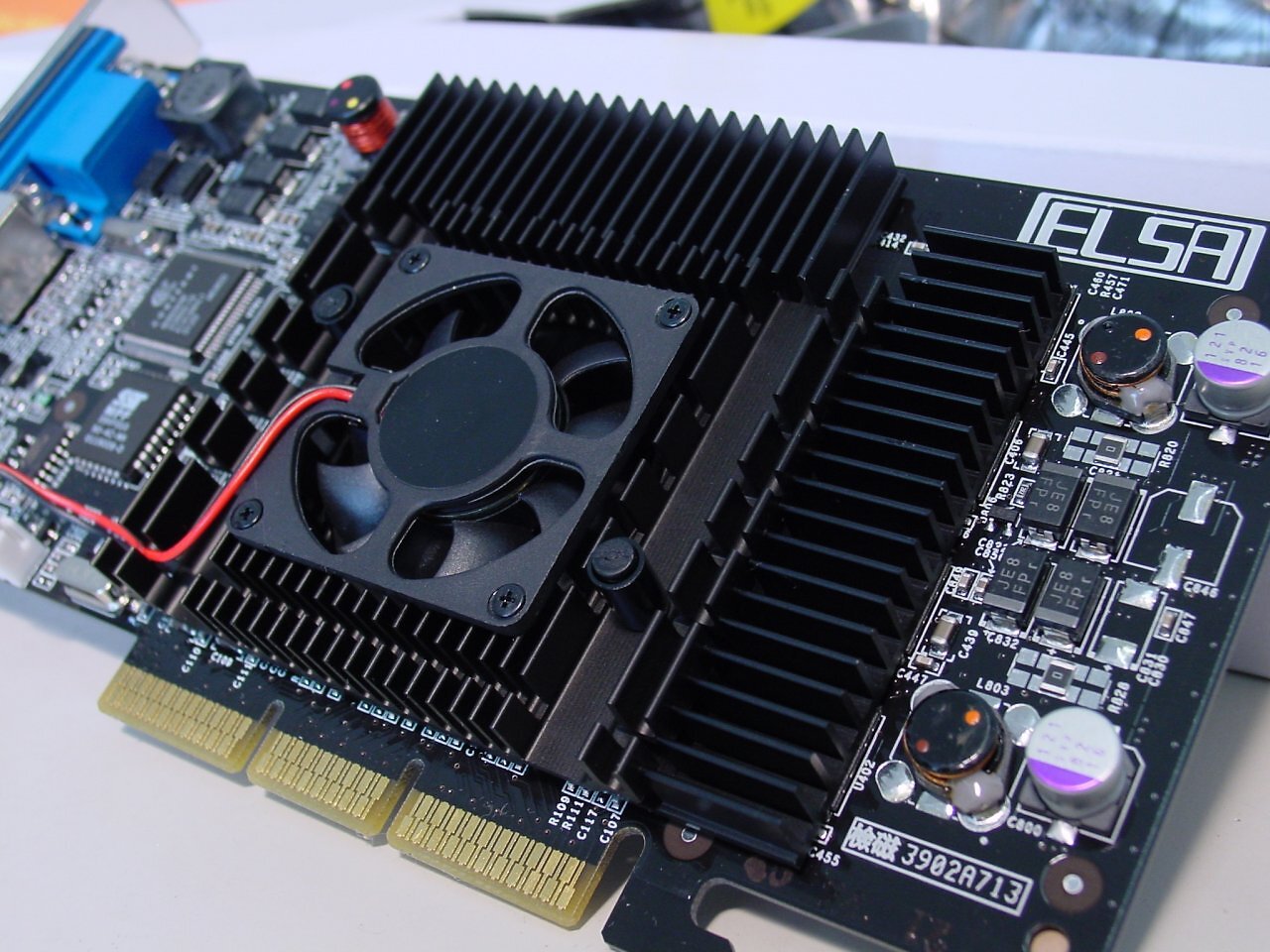 [03/05/2026] SCHWARZ LACKIERT: Die Gladiac 920 im Redesign passt optimal in ein Case-Modding-Gehäuse mit Sichtluke.