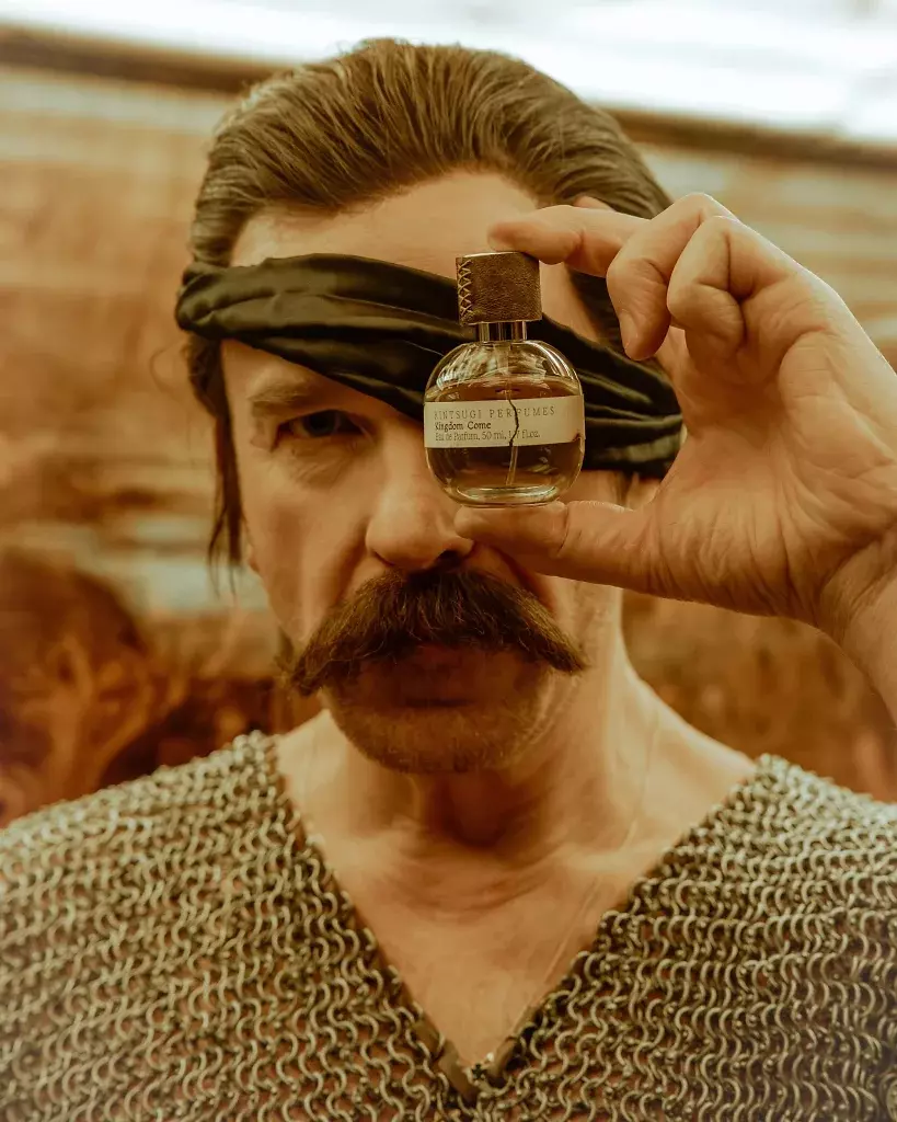 [07/05/2026] Gemeinsam mit Kintsugi Perfumes veröffentlichen Warhorse Studios und Deep Silver ein limitiertes Parfüm.