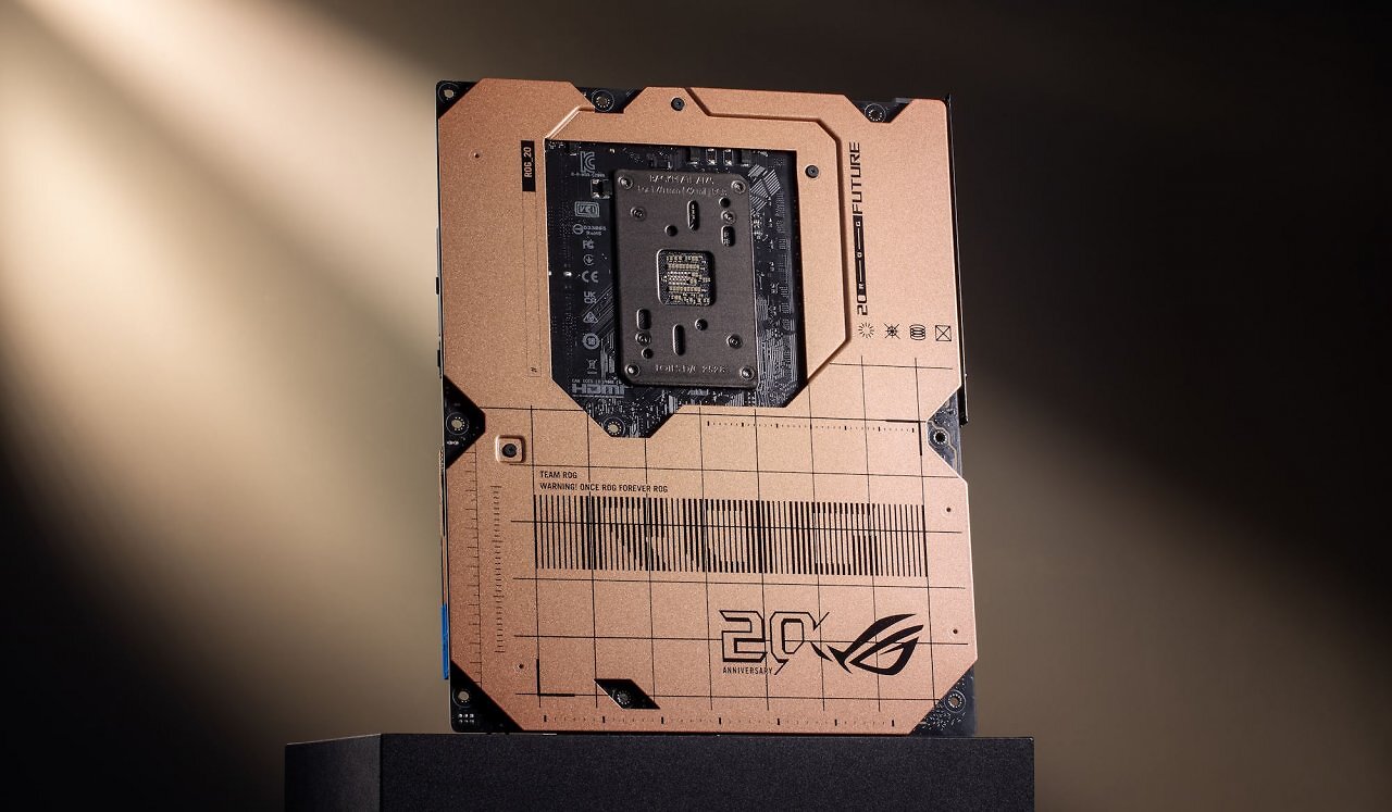 [15/05/2026] Kult-Kupferkühler jetzt aus Aluminium: Asus zeigt Jubiläums-Mainboard ROG Crosshair 2006 (3)