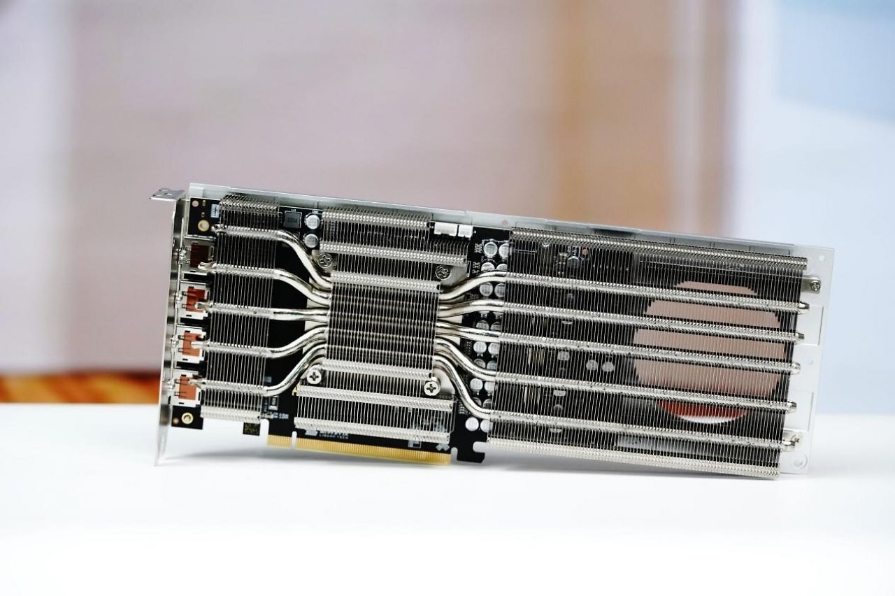 [20/05/2026] Lisuan LX 7G100 als limitierte Founders Edition erschienen (6)