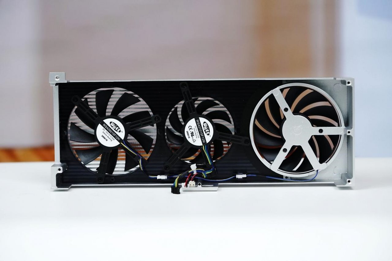 [20/05/2026] Lisuan LX 7G100 als limitierte Founders Edition erschienen (7)