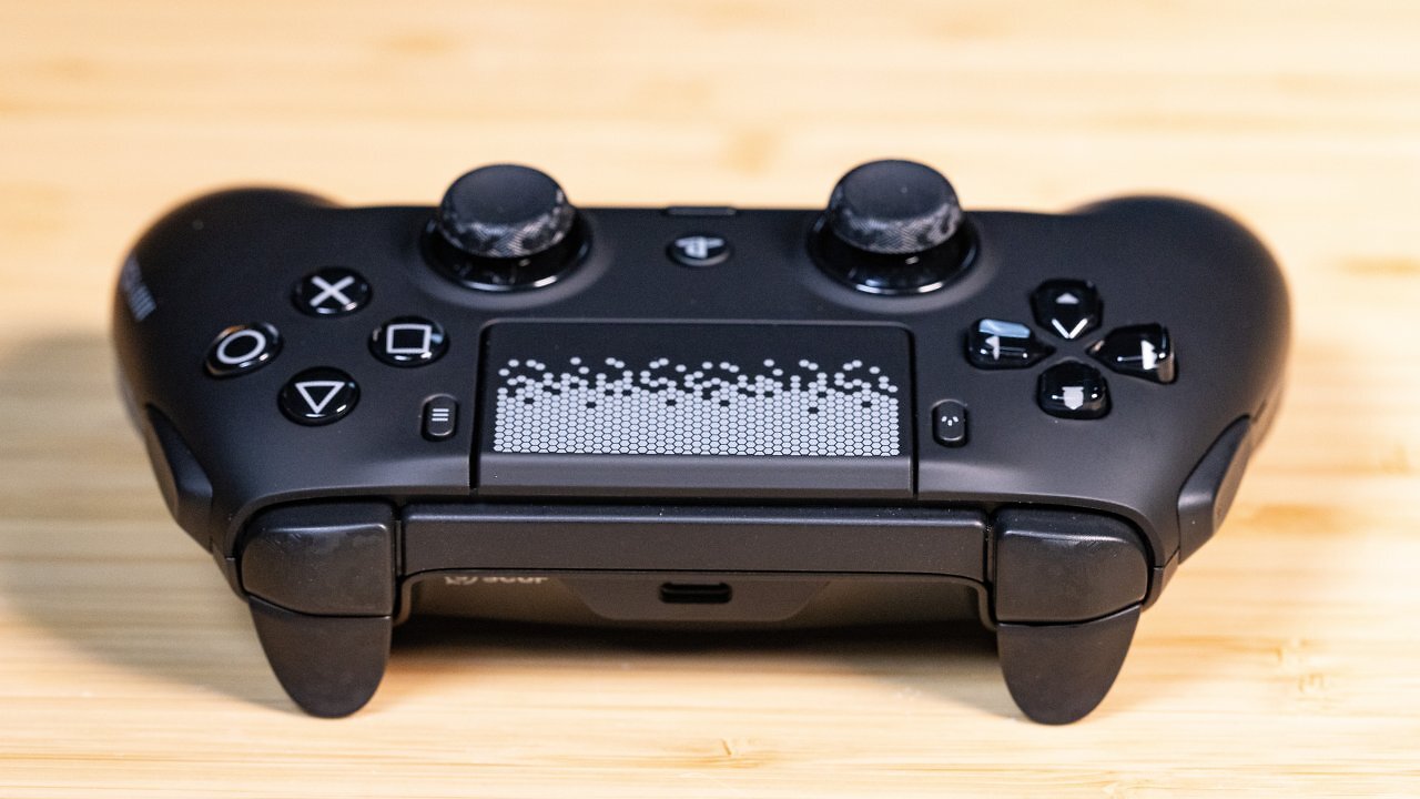 [12/05/2026] Der Scuf Omega ist auf schnelle und klar definierte Eingaben ausgelegt. Die Sticks und Trigger präzise und die Mikroschalter direkt.