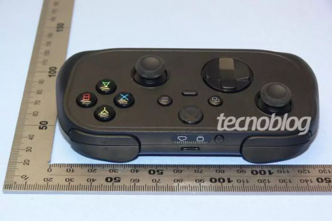 [15/05/2026] Die Aufnahmen von Tecnoblock zeigen das kompaktere Gehäuse und die zwei Farbvarianten des mutmaßlichen Xbox-