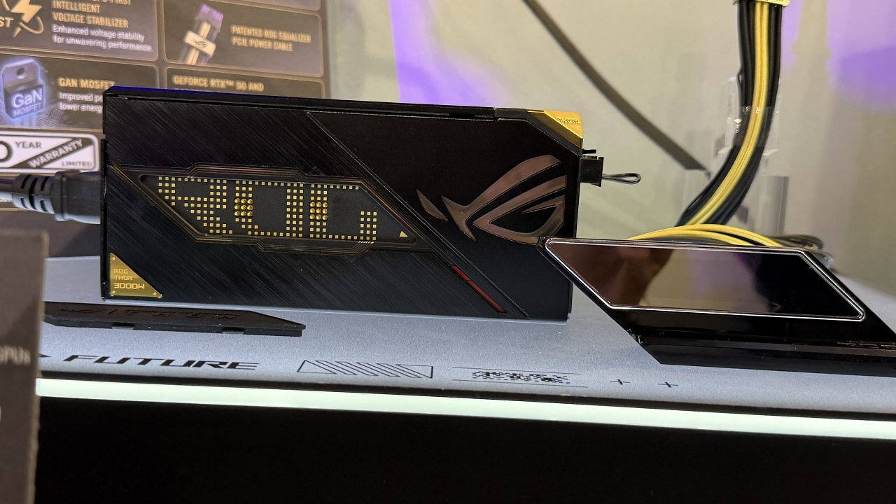 [01/06/2026] Asus demonstriert das ROG Thor 3000W Titanium 3 Edition 20 mit abnehmbarem OLED-Display, das sich extern am Gehäuse platzieren lässt.
