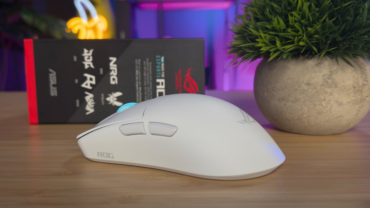 [16/06/2026] Für den Claw- und Fingertip-Grip optimiert, lässt sich die Asus ROG Harpe 2 Ace auch im Palm-Griffstil noch ergonomisch führen. Allerdings müssen die Größe der Hand und die Länge der Finger passen.
