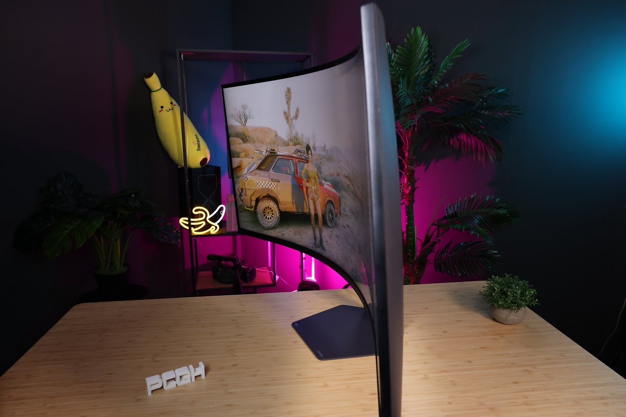 [01/06/2026] LG Ultragear G9 52G930B: Seitenansicht