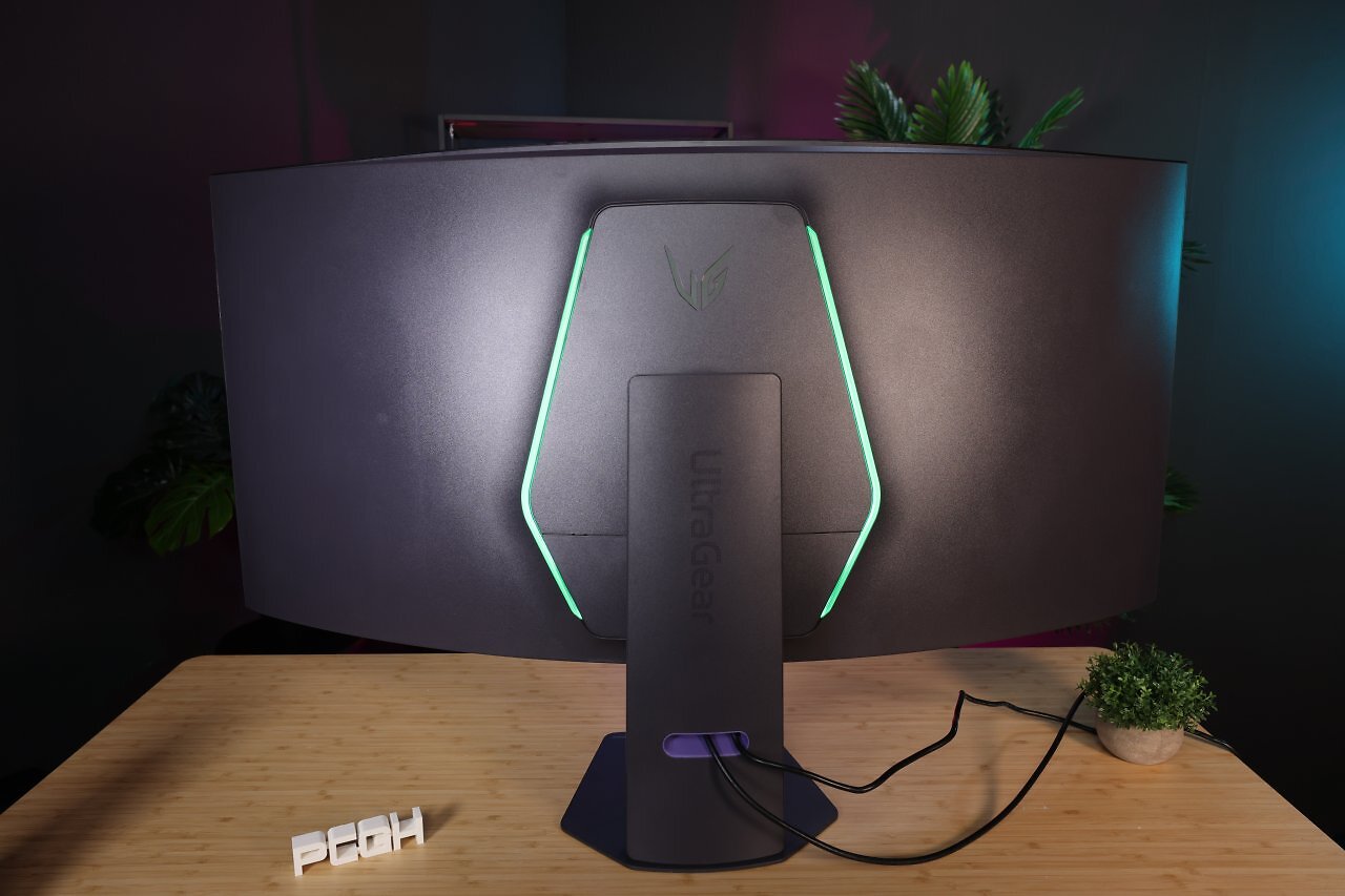 [01/06/2026] LG Ultragear G9 52G930B: Rückansicht mit optionaler RGB-Beleuchtung