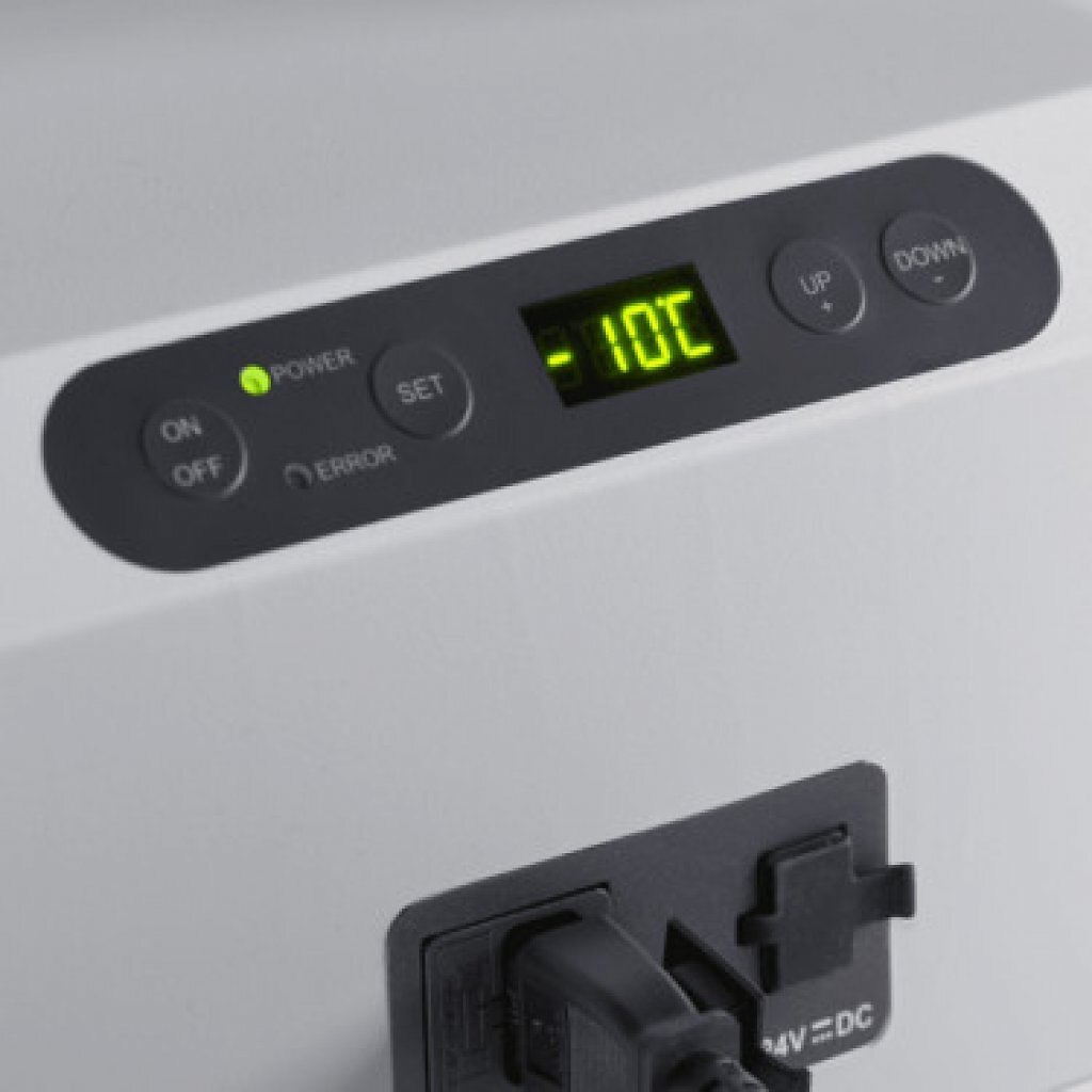 [01/06/2026] Die Digitalanzeige der Mobicool MCF32 bietet raschen Überblick über die Temperatureinstellungen.