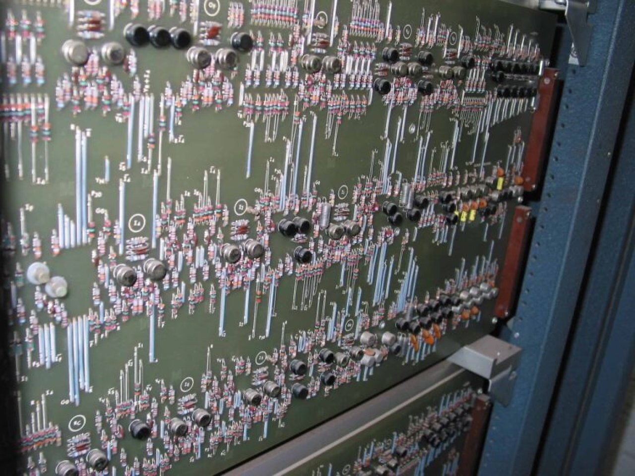 [15/06/2026] Retro-Schatz in Castrop-Rauxel: 2.000 Computer-Exponate aus altem Lager gerettet (8)