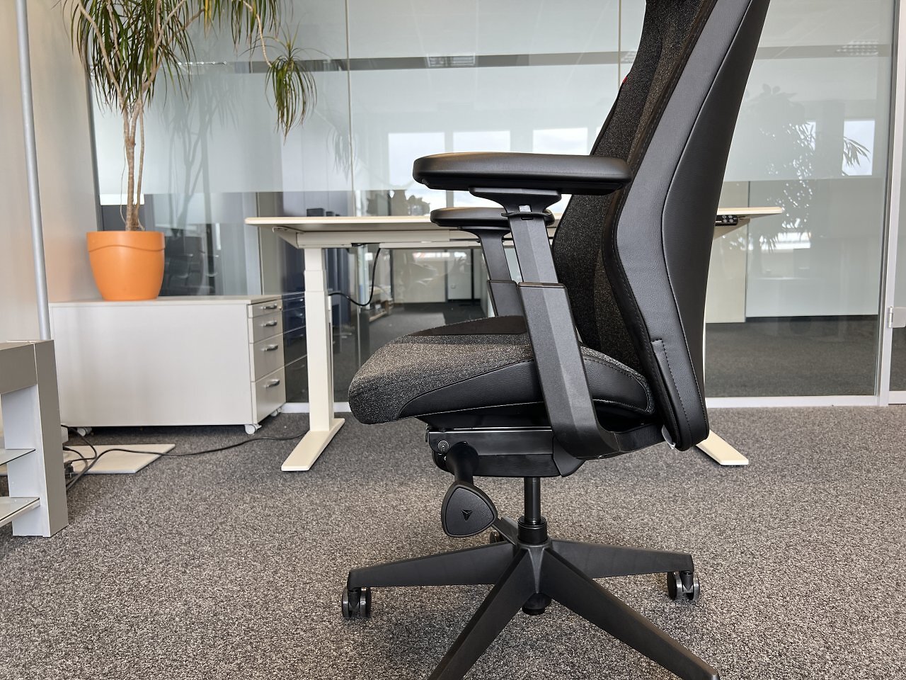Secretlab Atlas Black3 L: Sitztiefe 46 cm
