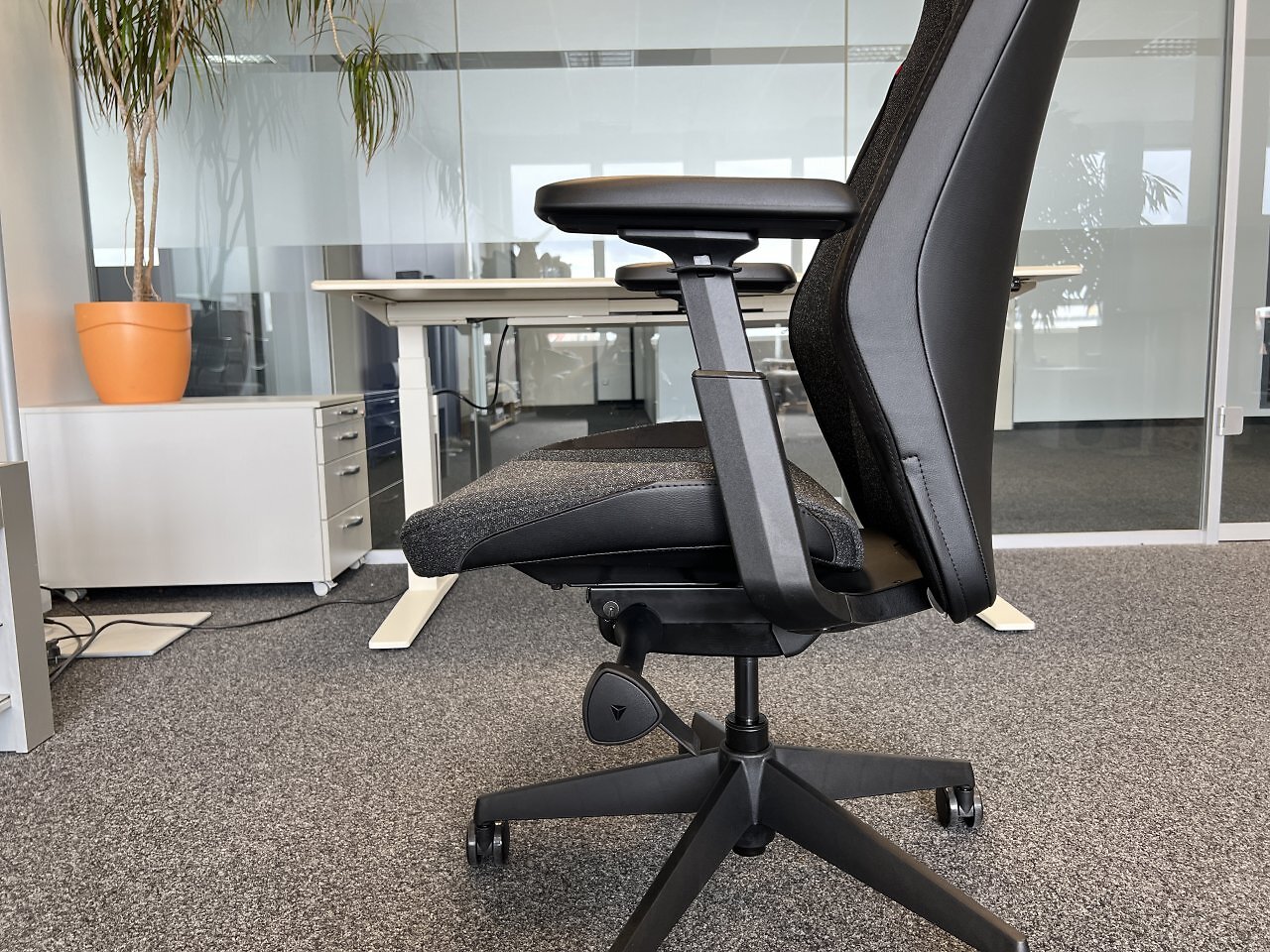 Secretlab Atlas Black3 L: Sitztiefe 52 cm