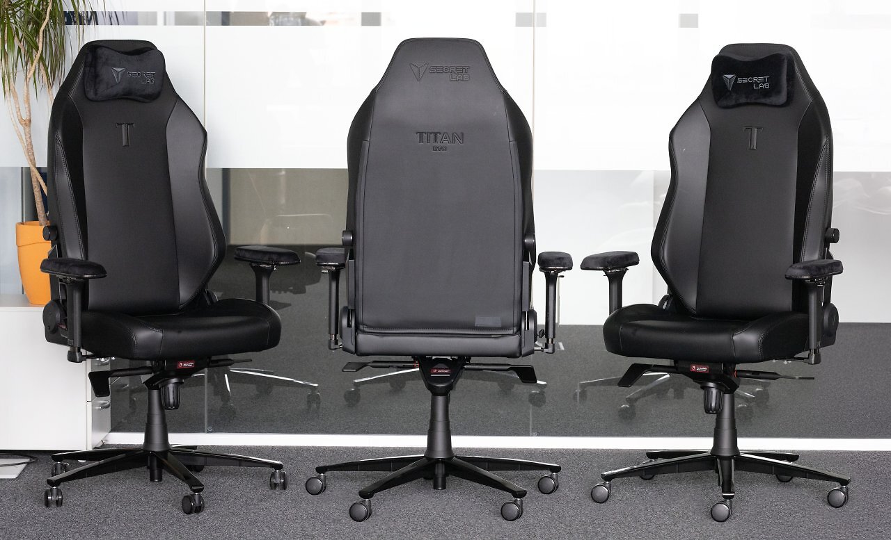 [25/06/2026] Der Secretlab Titan Evo Nanogen steht für den klassischen Premium-Gaming-Stuhl: hohe Lehne, ausgeprägte Sitzwangen, dicke Polster und Rennsitz-Anmutung. Ergonomisch bleibt diese Bauart aber näher am Gaming-Sessel als an den neuen Modellen mit Synchronmechanik.
