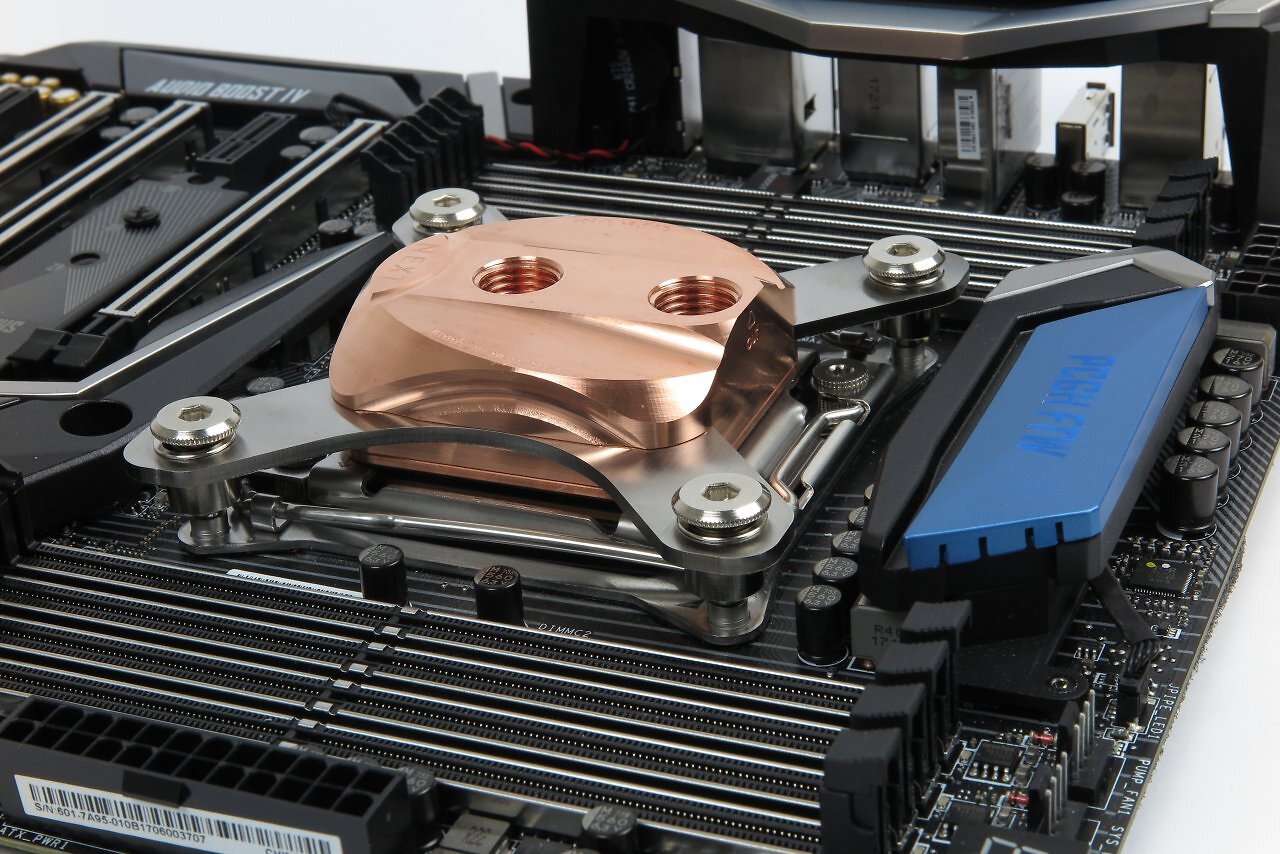 [07/21/2026] The Kryos Next has been with us for a very long time. Here is an unnickel-plated, all-copper version from the days when HEDT sockets were still a thing.
