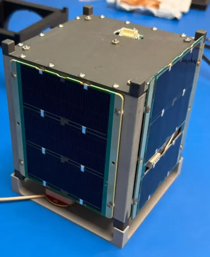 [10/07/2026] SpaceX hat einen Cubesat mit einer Tritium-Batterie ins All gebracht. Anders als die Bezeichnung 