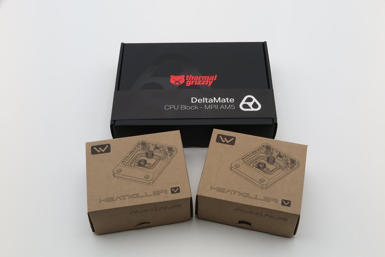 [07/20/2026] Packaging comparison between Watercool and Thermal Grizzly: the former emphasises environmental friendliness, while the latter's premium presentation also relies on uncoated cardboard. The differences become apparent inside the box, where the Heatkiller V uses cardboard inserts and thin plastic bags, whereas the Delta Mate MPII is secured in precisely cut foam frames.