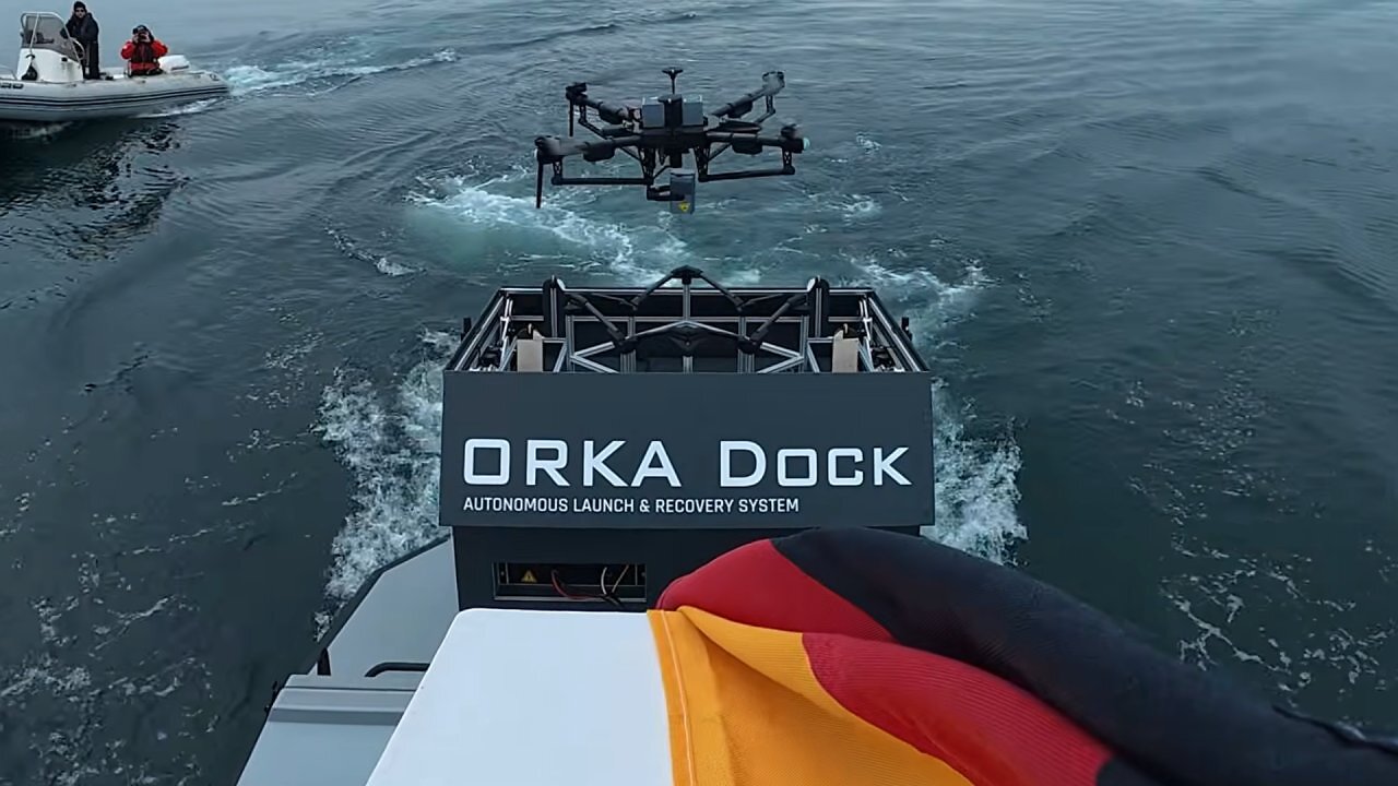 [24/07/2026] Die Orka-Drohne der Rostocker Firma CiS startet autonom - auch über das Andock-System Orka-Dock auf fahrenden Fahrzeugen.