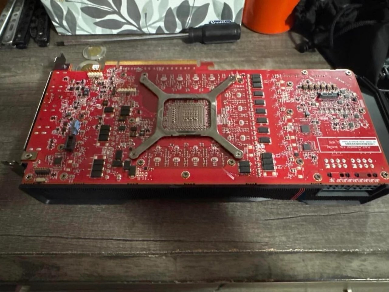 [03/07/2026] Radeon RX 7900 XTX: Kurioser Prototyp aufgetaucht