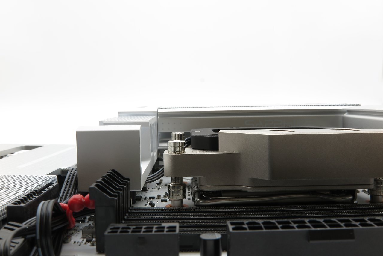 [07/20/2026] The Delta Mate MPII manual leaves out some important details, so we are using Thermal Grizzly's recommended maximum mounting pressure for its flagship block as an example: tighten the nuts until the first groove reaches the mounting frame.